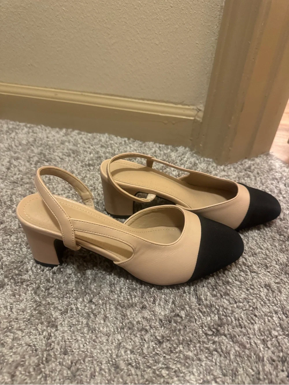 Elegant Two-Tone Slingback Pumps in Nude and Black